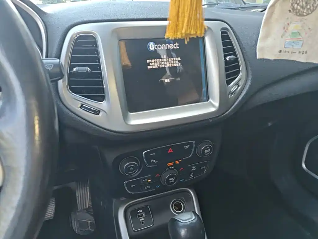 Jeep Compass — миниатюра 13