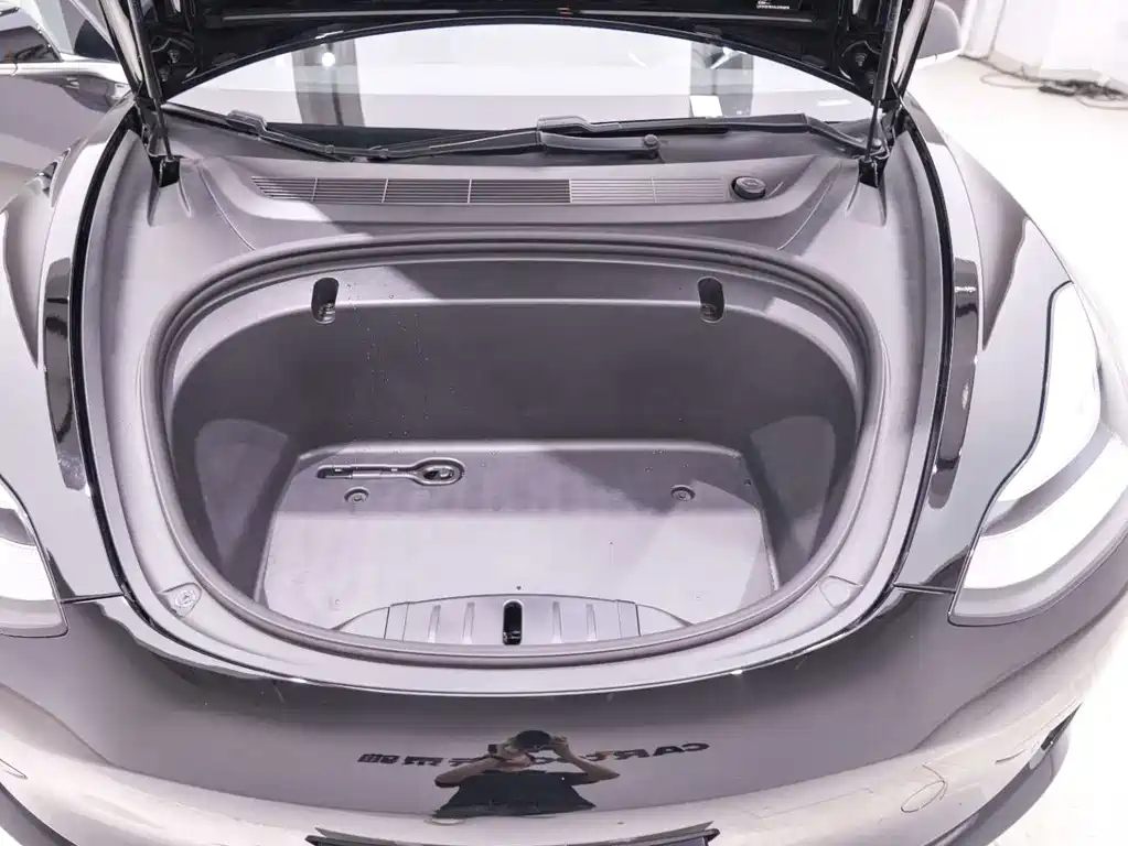 Tesla Model 3 — миниатюра 24
