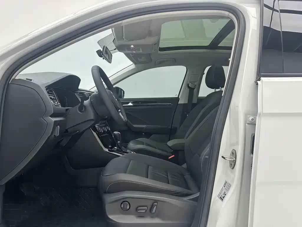 Volkswagen T-Roc 2022 280TSI DSG PLUS