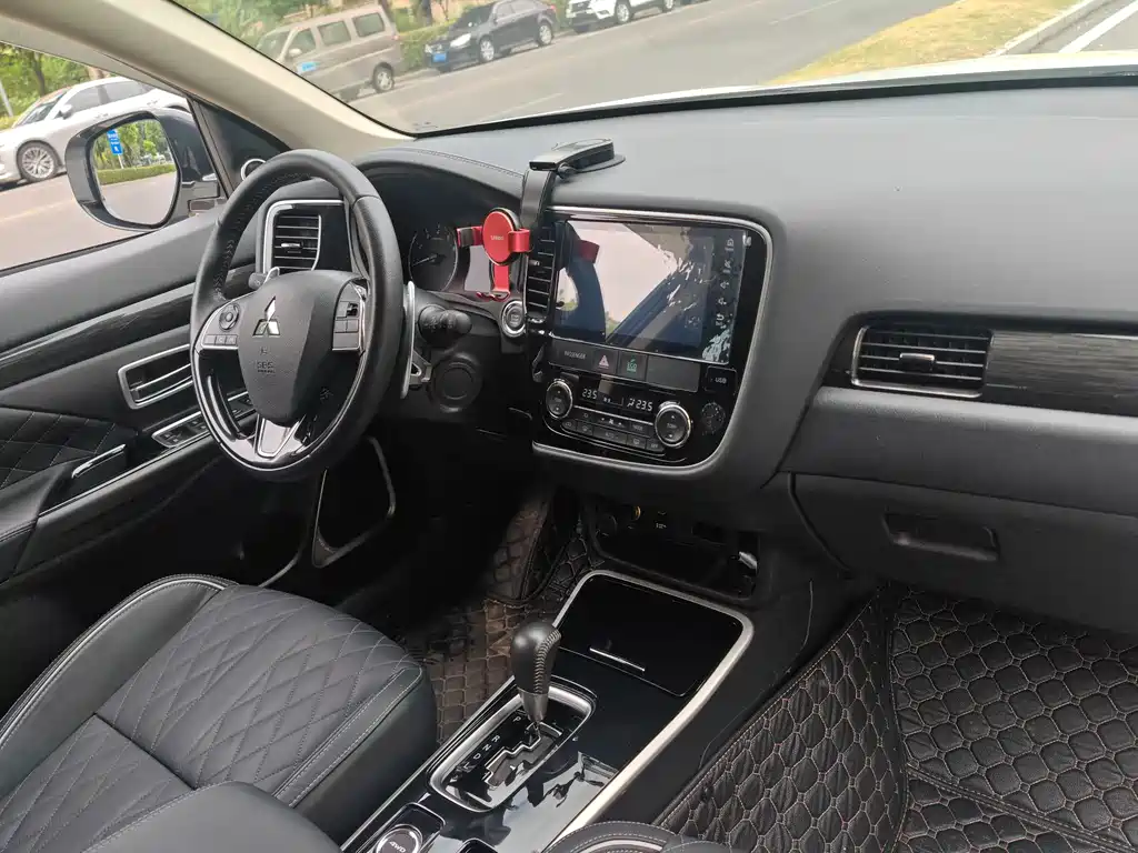 Mitsubishi Outlander — миниатюра 26