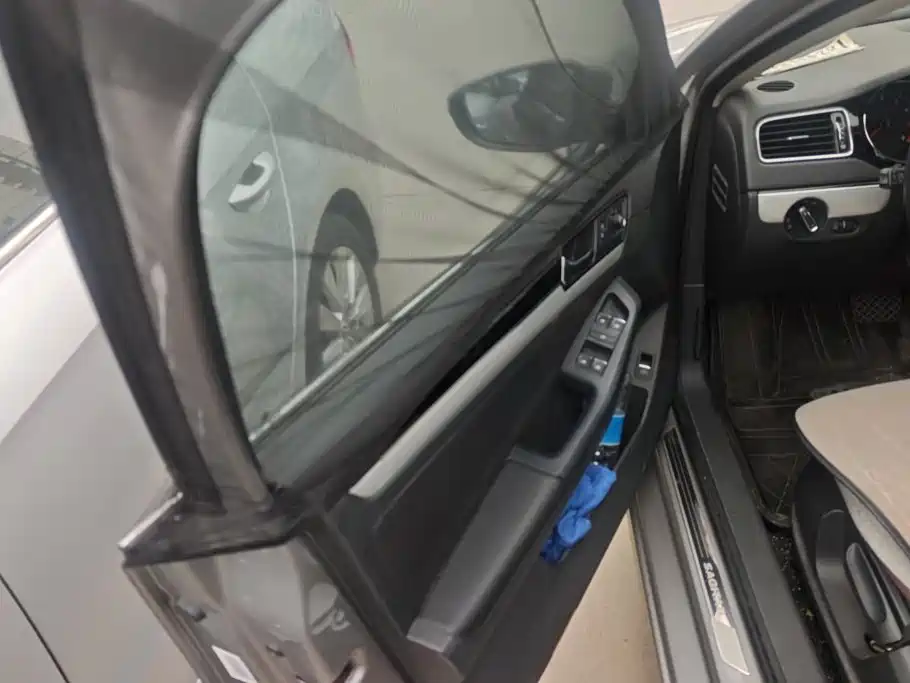 Volkswagen Sagitar — миниатюра 7