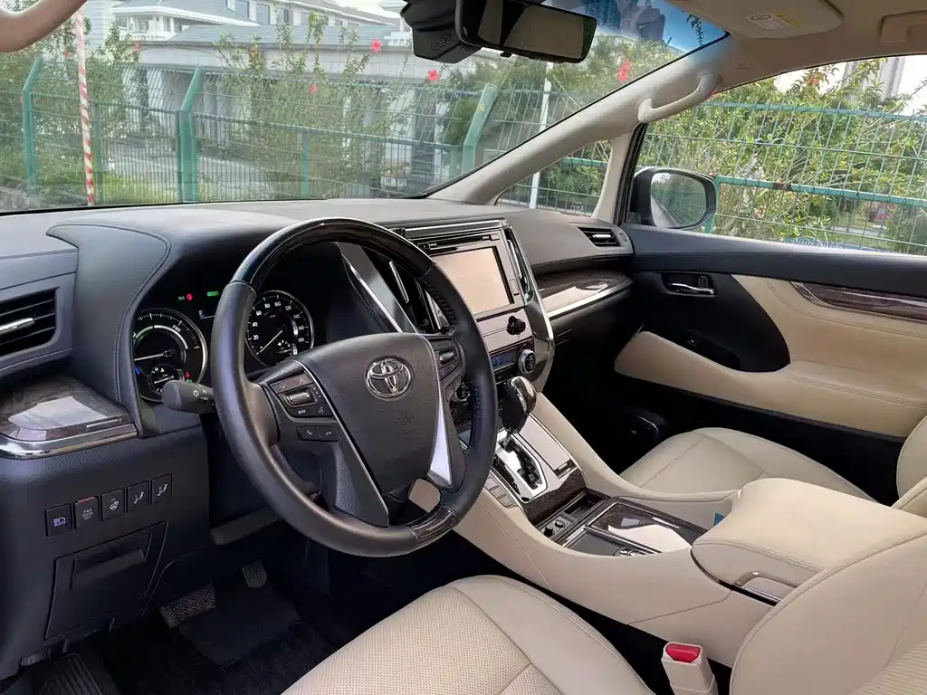 Toyota Vellfire — миниатюра 4