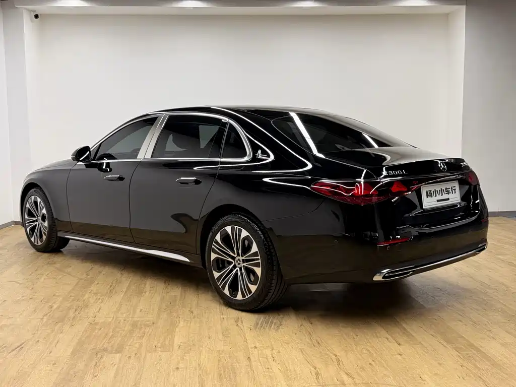 Mercedes-Benz E-Class — миниатюра 5