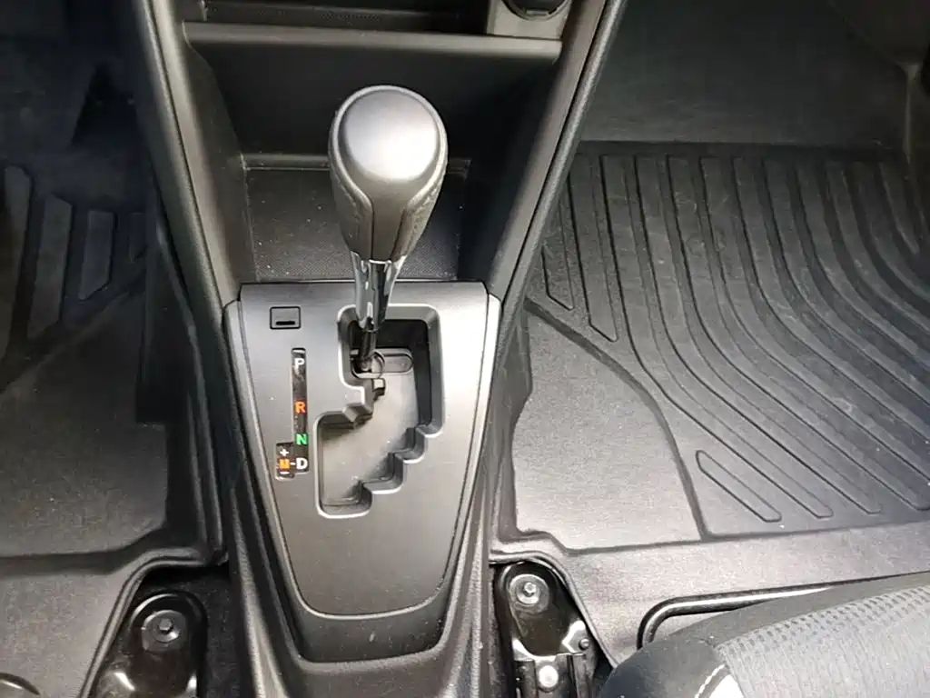 Toyota Yaris L 2022 — фото 13