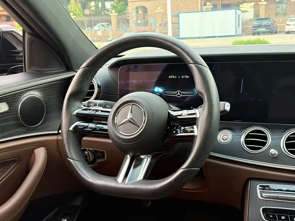 Mercedes-Benz E-Class — миниатюра 7