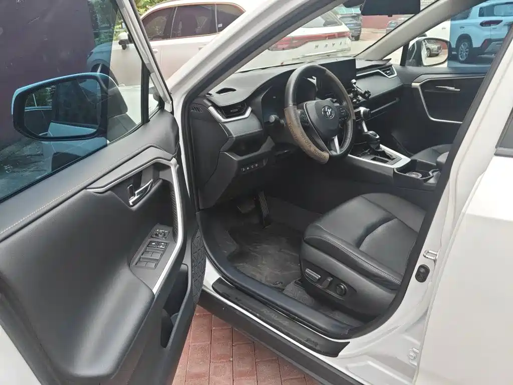 Toyota RAV4 — миниатюра 12