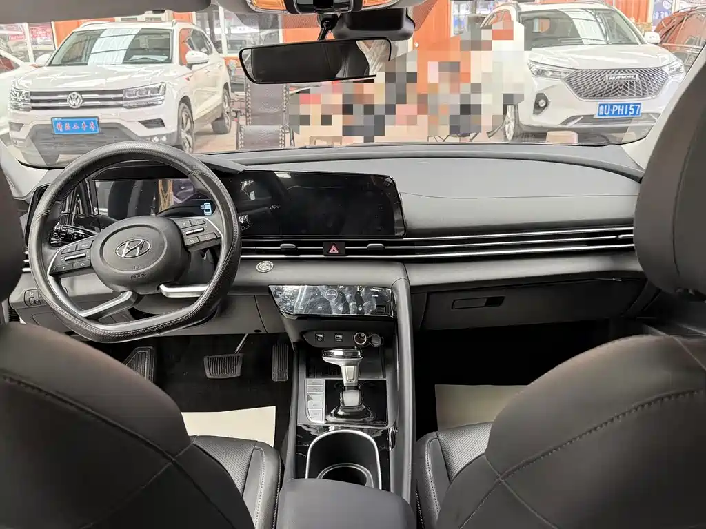 Hyundai Elantra — миниатюра 8