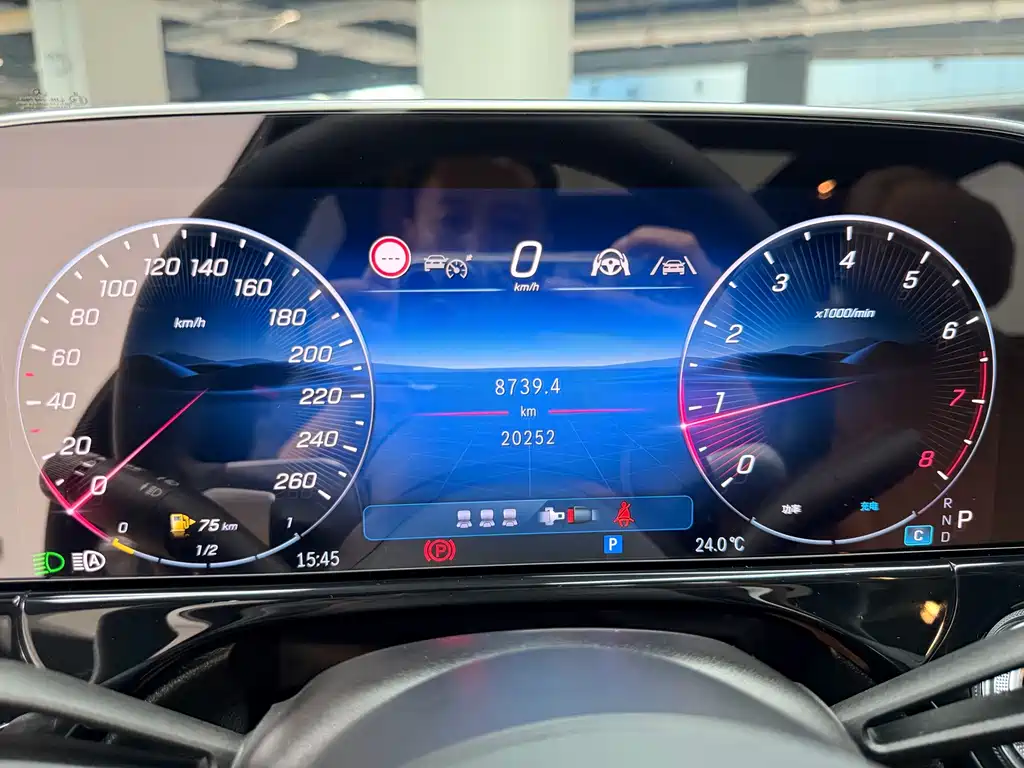Mercedes-Benz E-Class — миниатюра 17