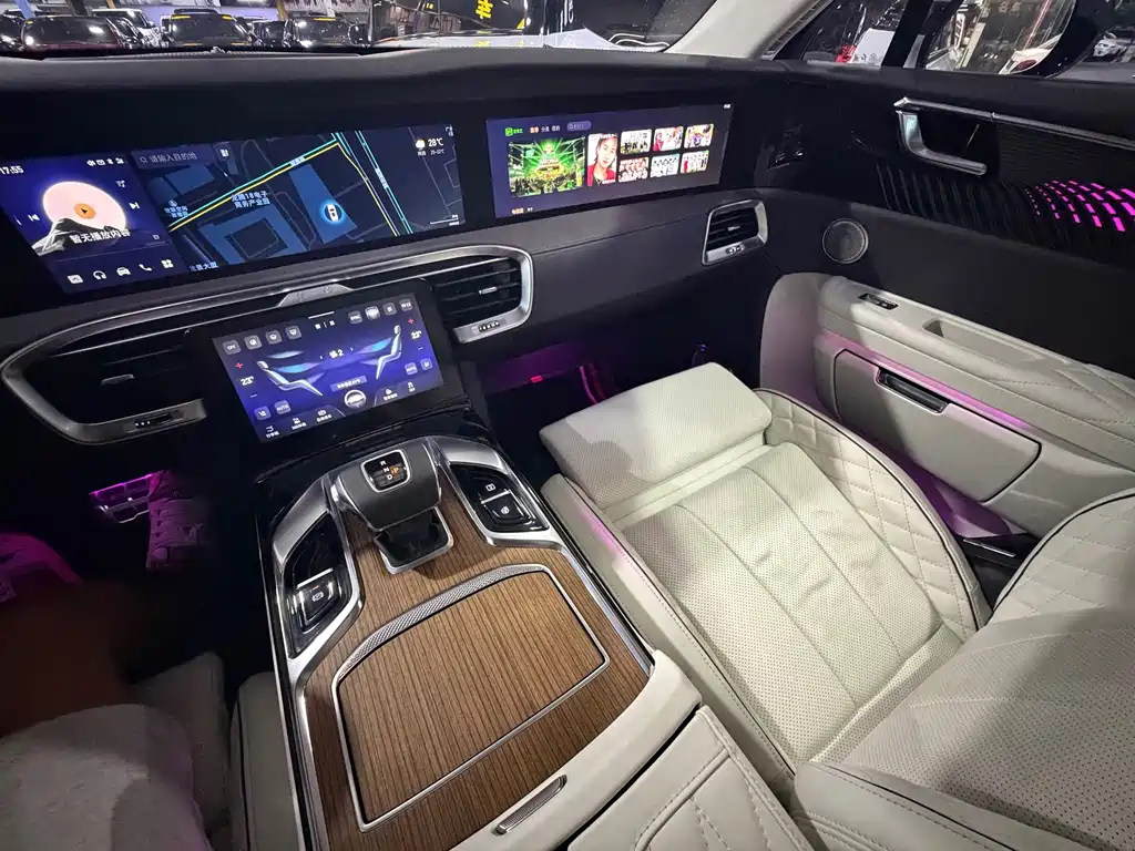 Hongqi Hongqi E-HS9 — миниатюра 8