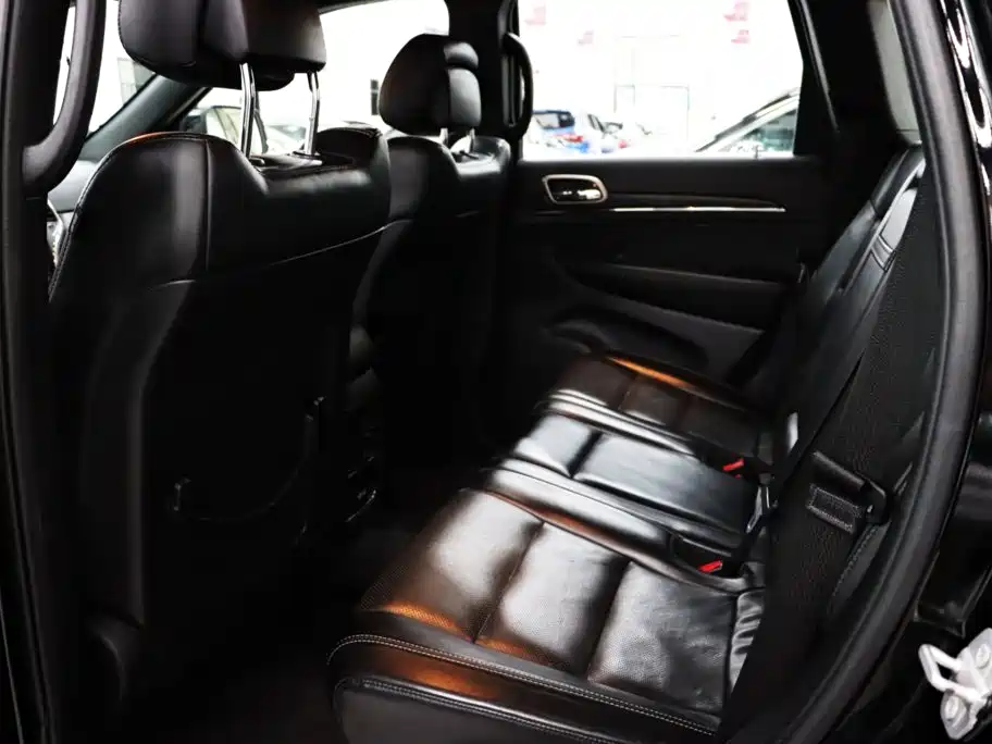 Jeep Grand Cherokee (Import) — миниатюра 9