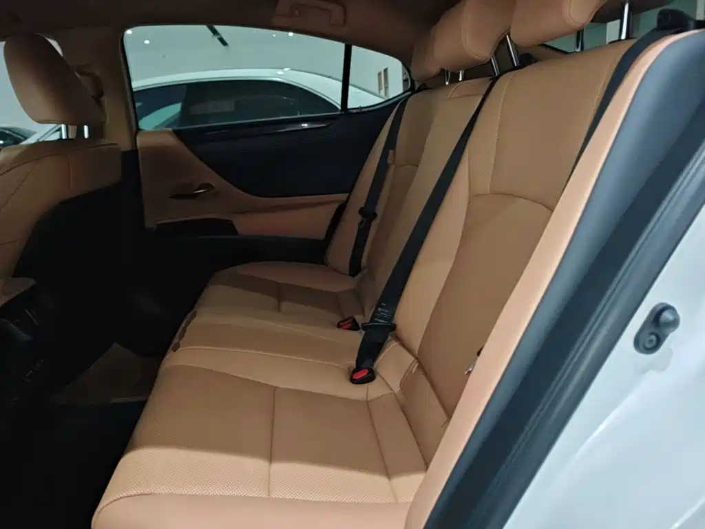 Lexus ES — миниатюра 17