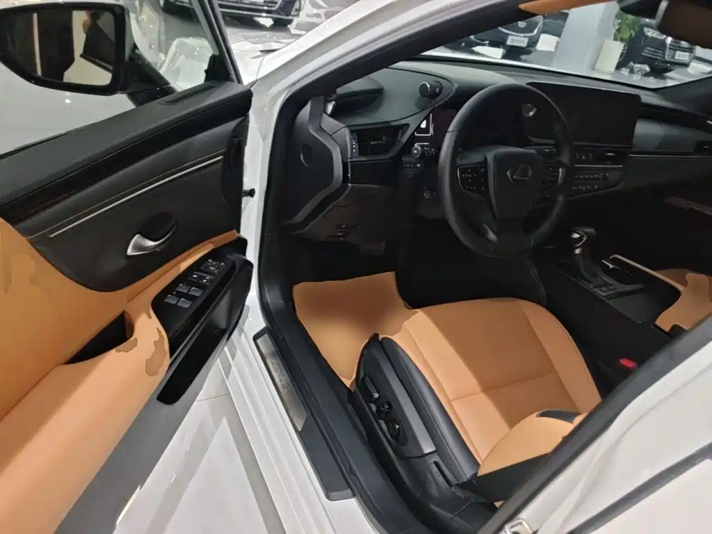 Lexus ES — миниатюра 16