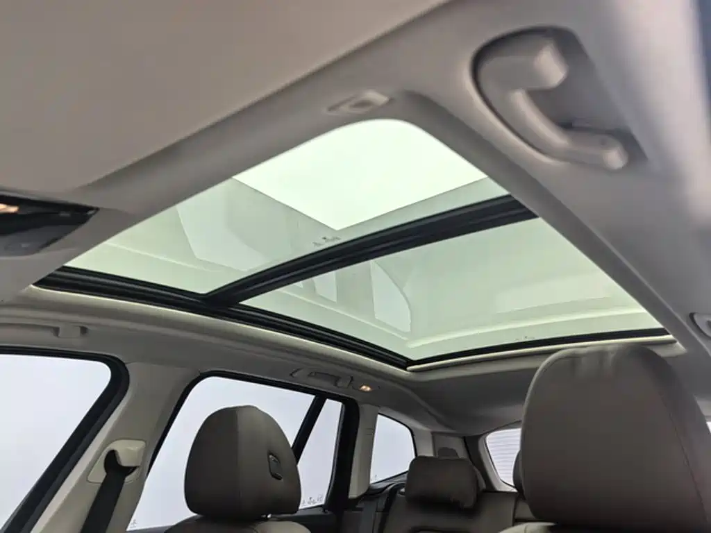BMW iX3 — миниатюра 7