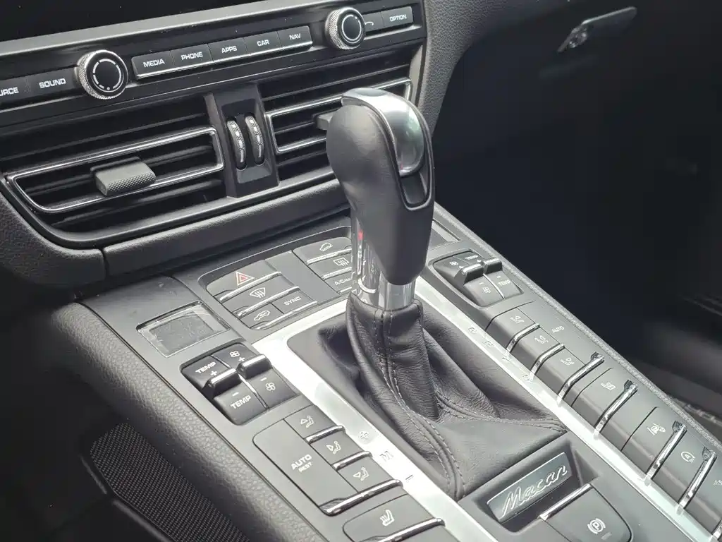 Porsche Macan — миниатюра 9