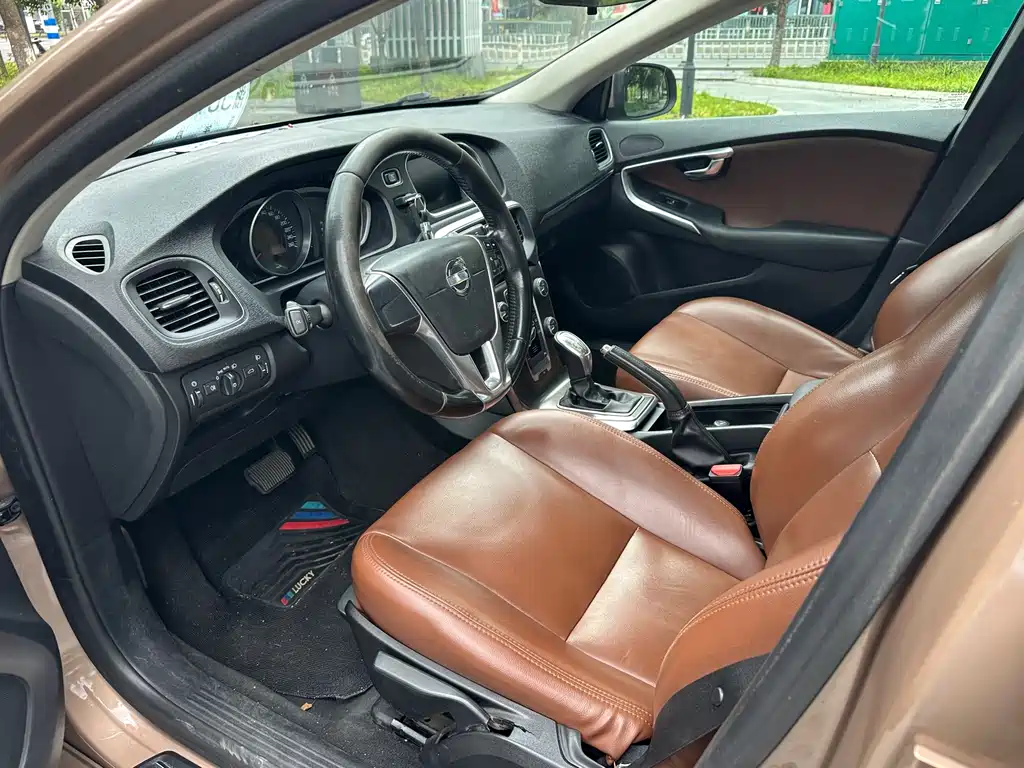 Volvo V40 — миниатюра 13