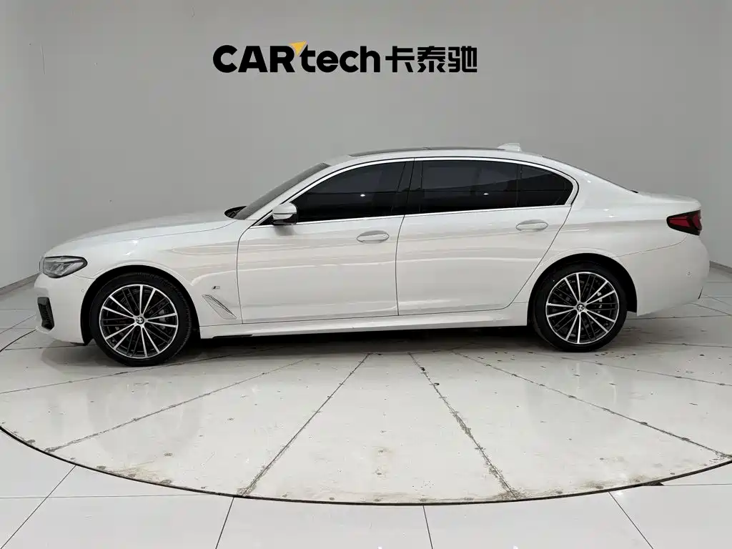 BMW 5 Series — миниатюра 8