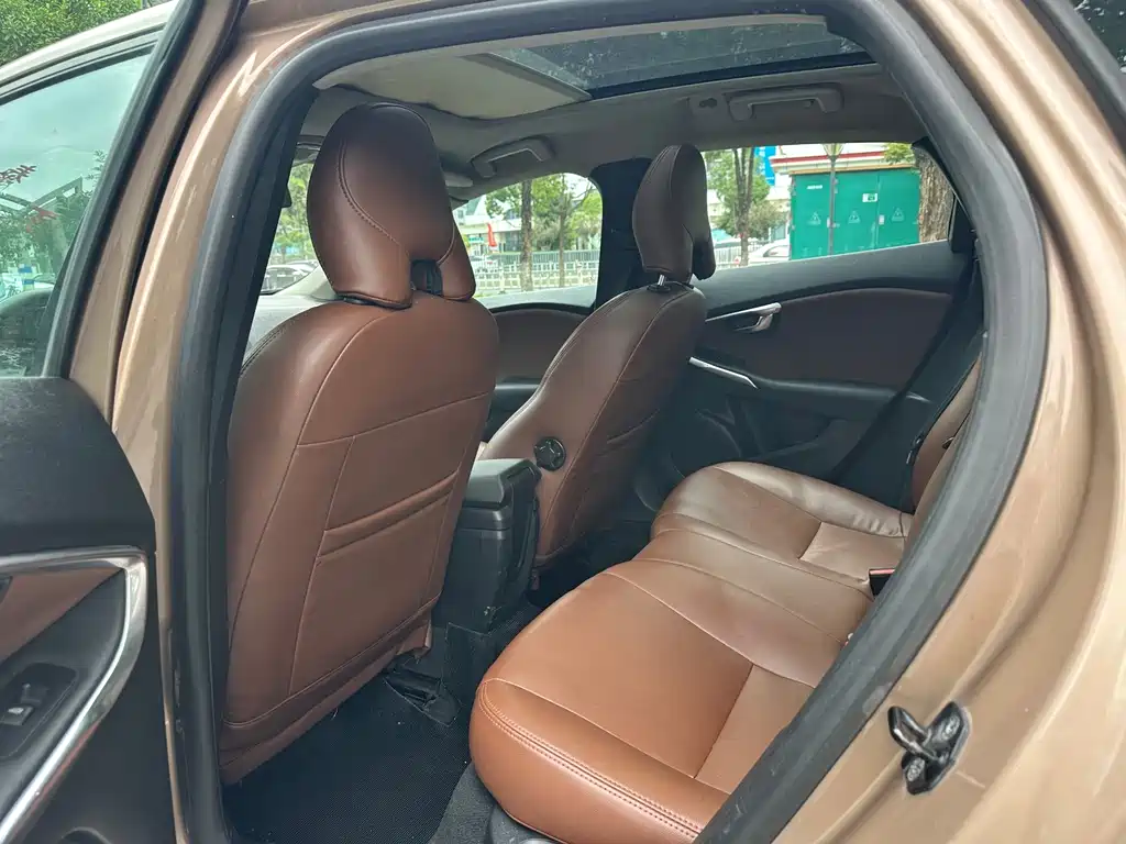 Volvo V40 — миниатюра 7