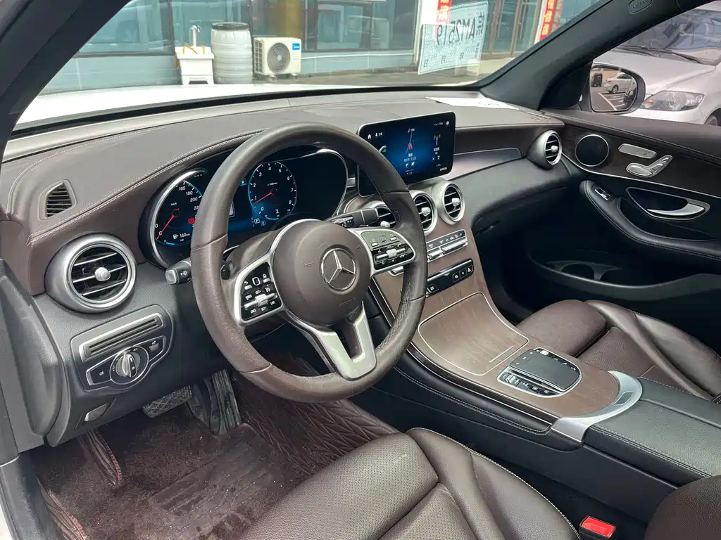 MERCEDES-BENZ GLC