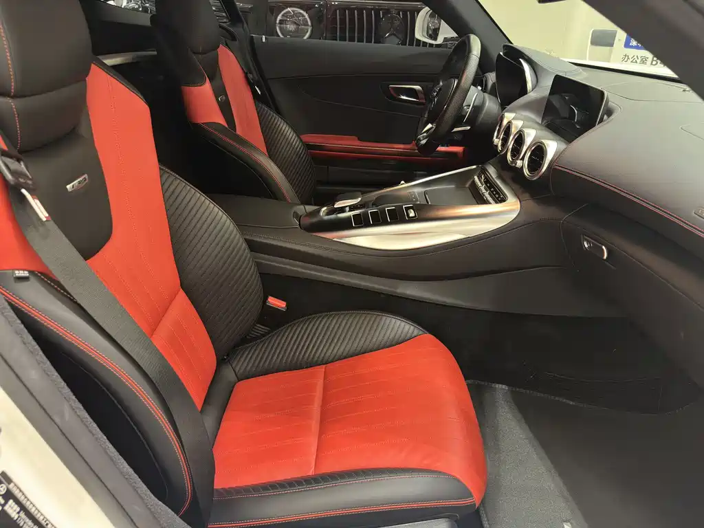 MERCEDES-BENZ AMG GT