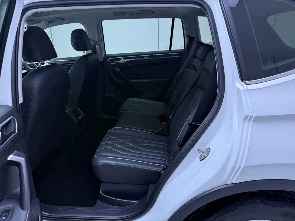 Volkswagen Tiguan L 2023 — фото 18
