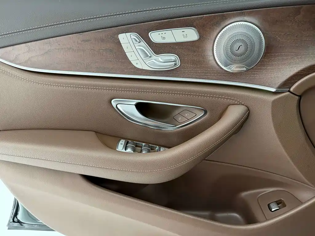 Mercedes-Benz E-Class — миниатюра 16