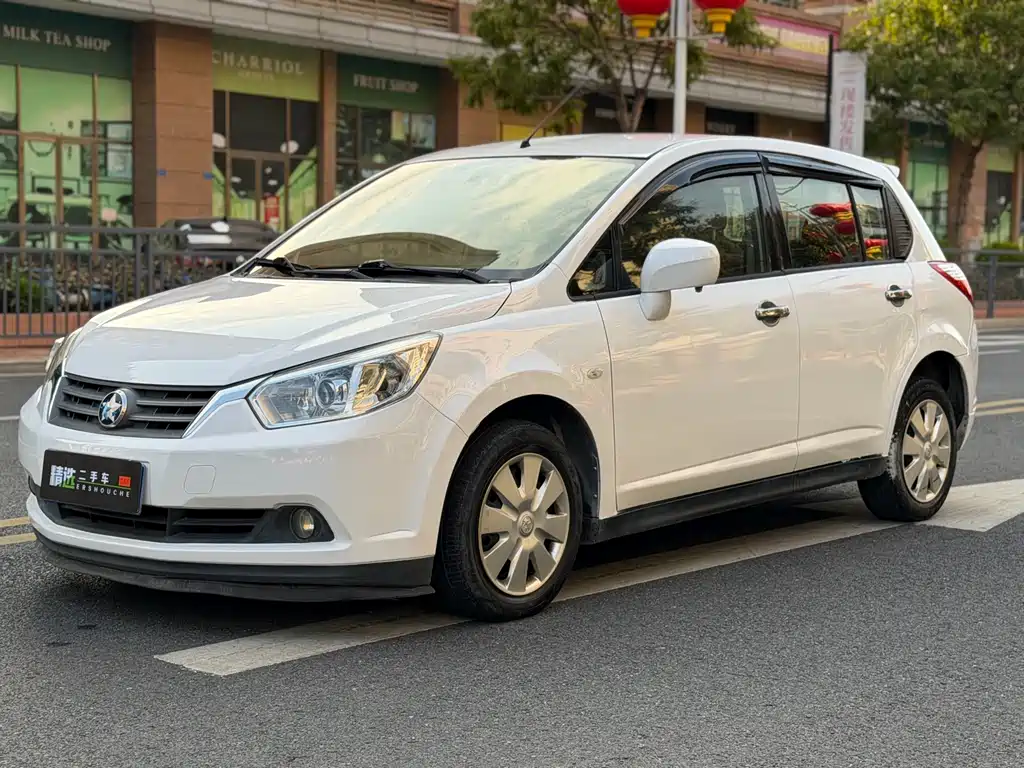 Venucia R50 2015
