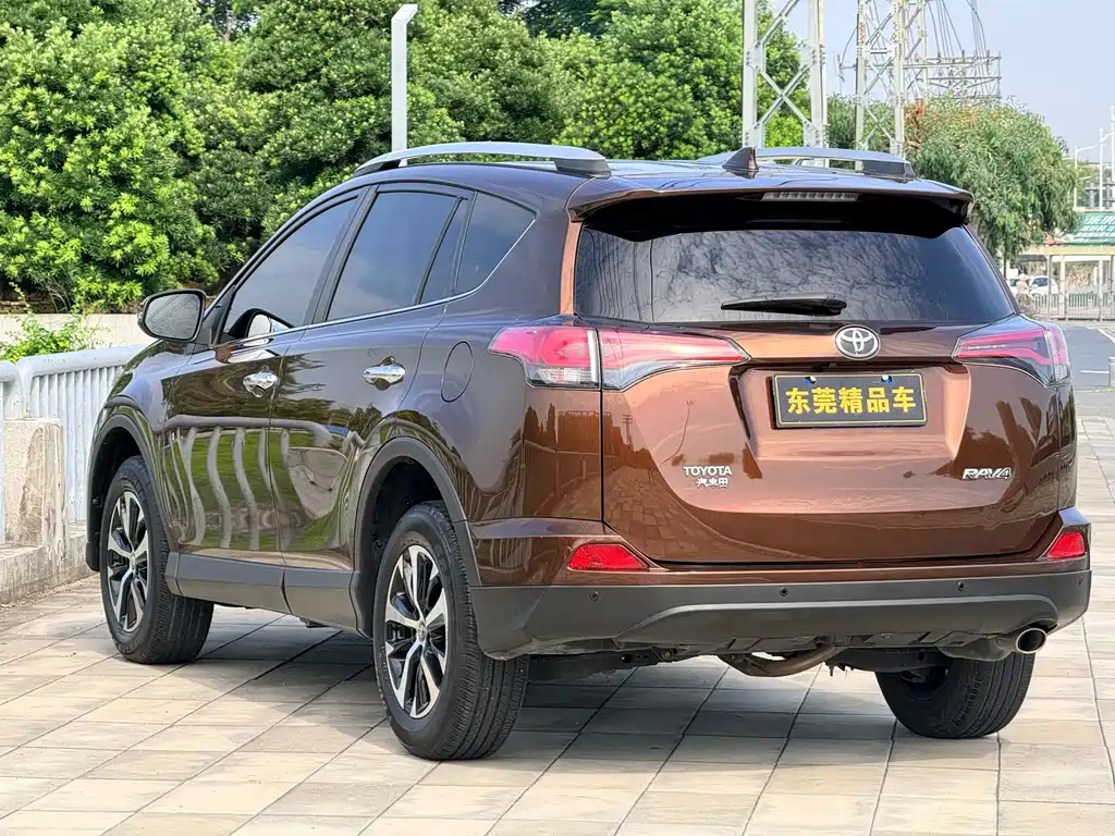 Toyota RAV4 — миниатюра 5