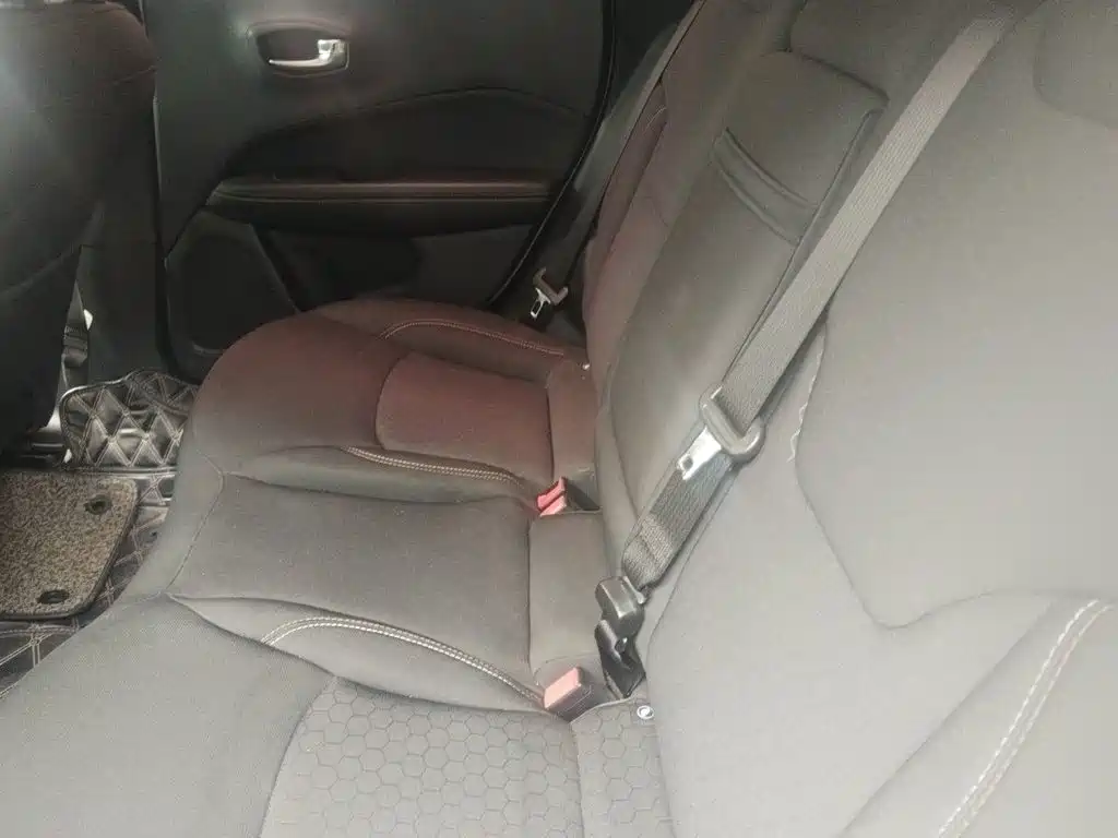 Jeep Compass — миниатюра 13