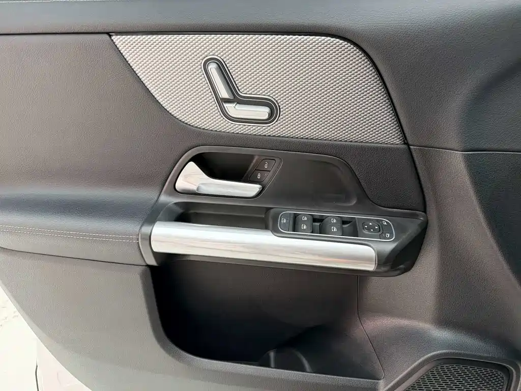 Mercedes-Benz GLA — миниатюра 16