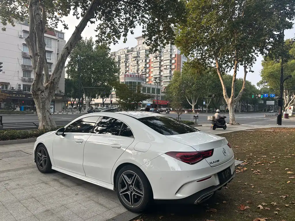 MERCEDES-BENZ CLA