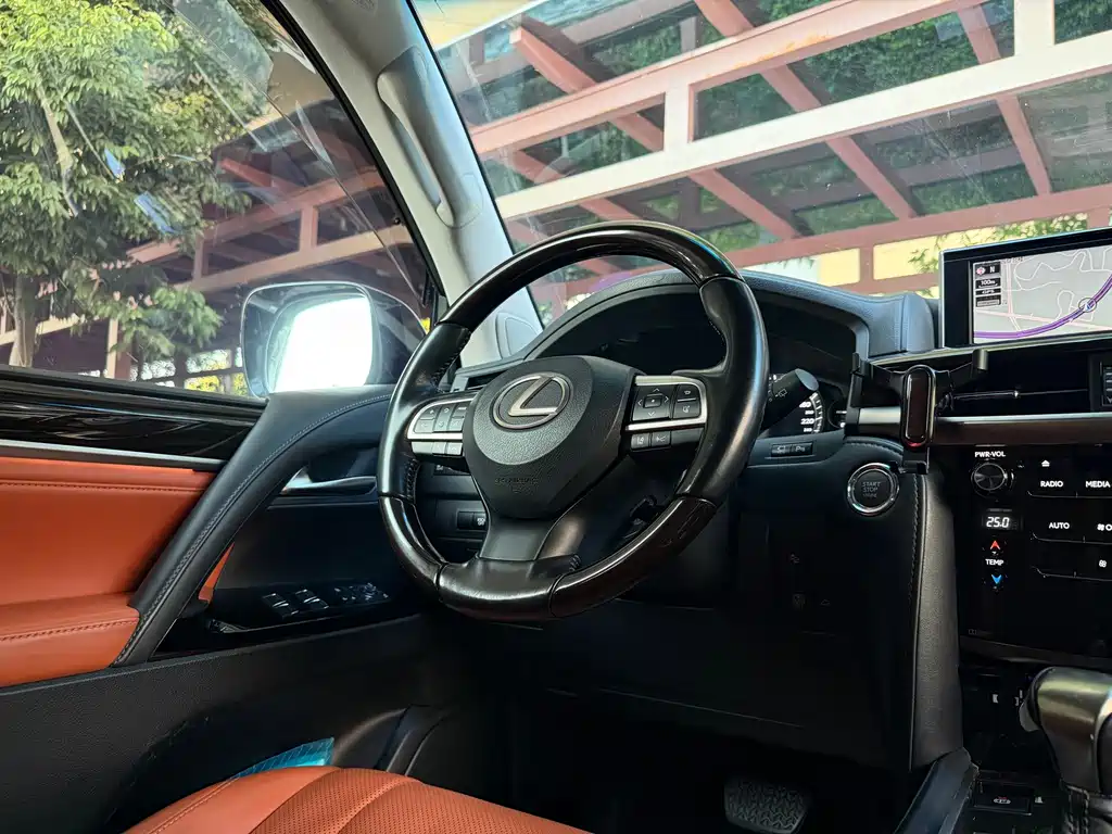 Lexus LX — миниатюра 28