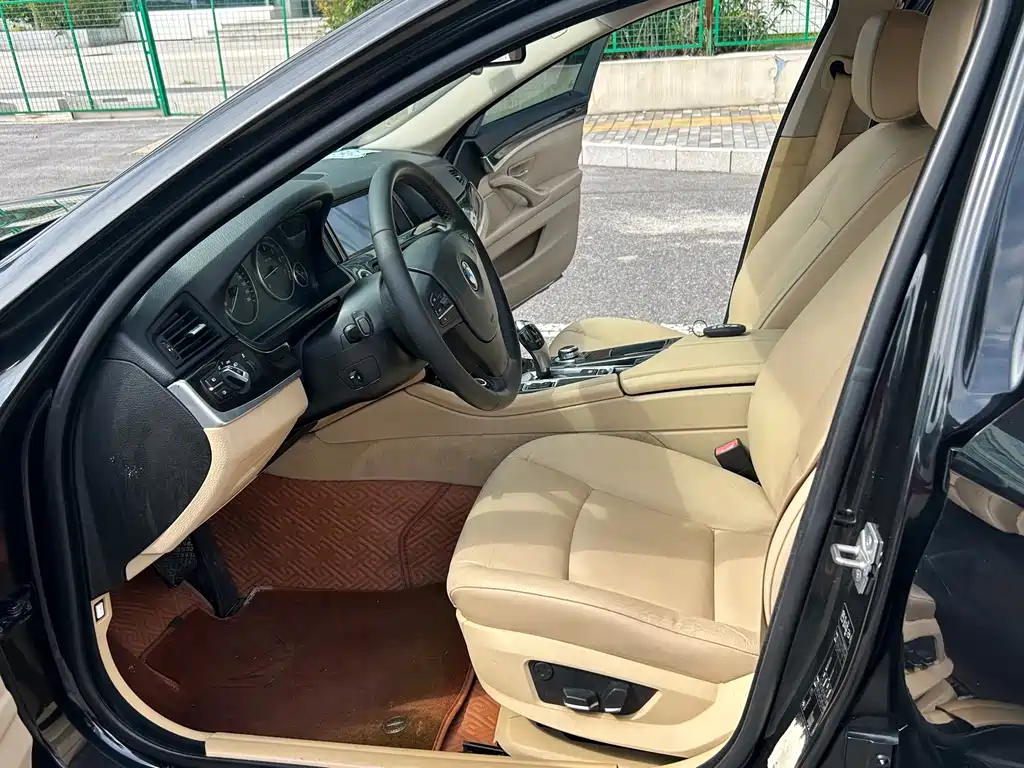 BMW 5 Series — миниатюра 7