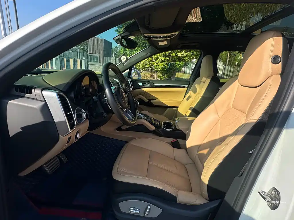 Porsche Cayenne — миниатюра 5