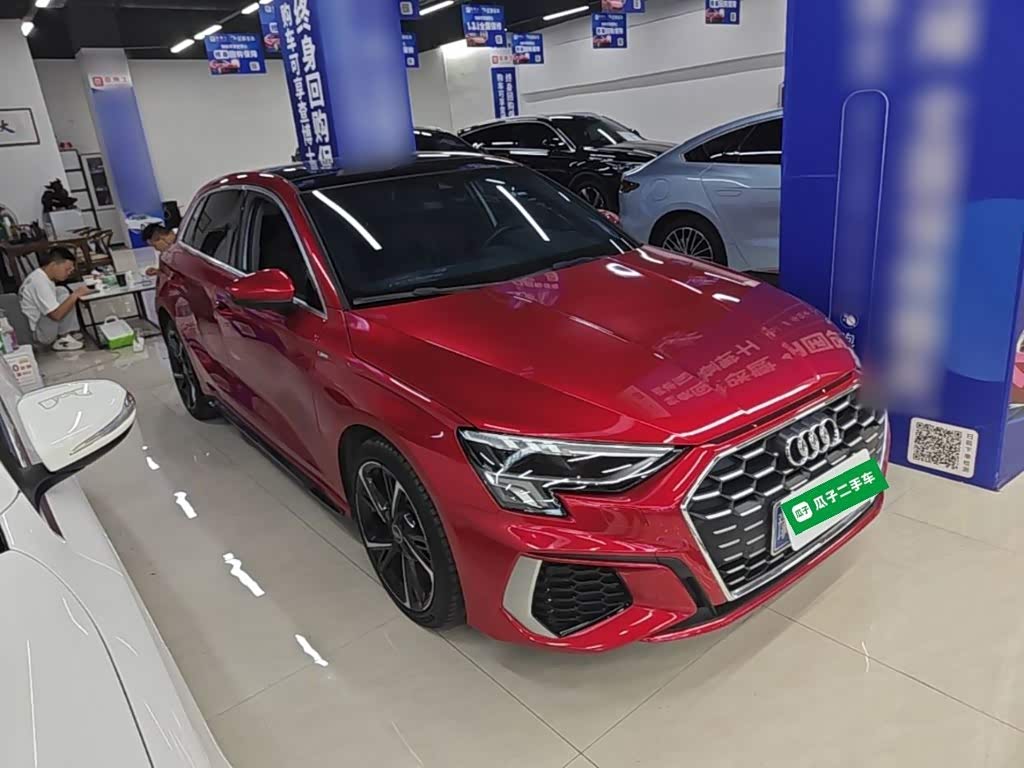 Audi A3 1.4 л 2024 г. красный/фиолетовый, пробег 33600 км
