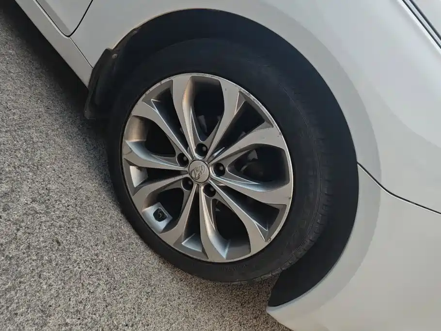 Hyundai Sonata — миниатюра 6
