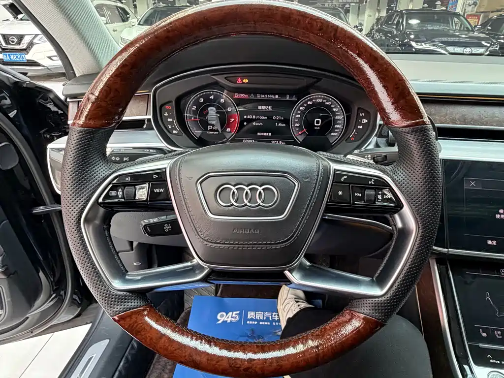 AUDI A8