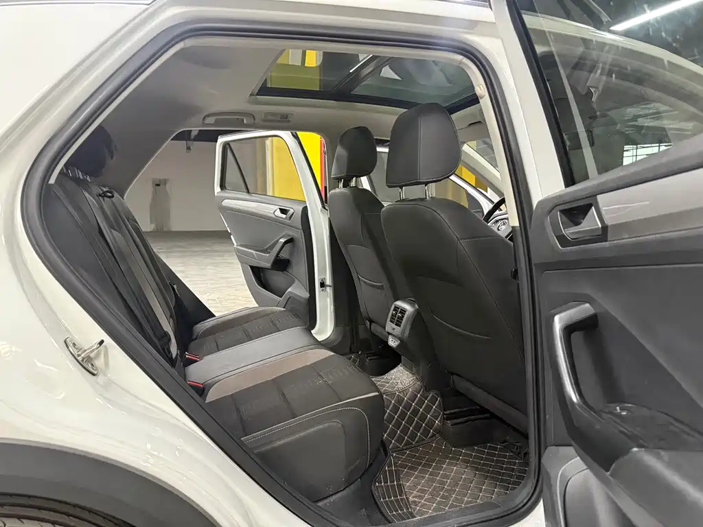 Volkswagen T-Roc — миниатюра 10