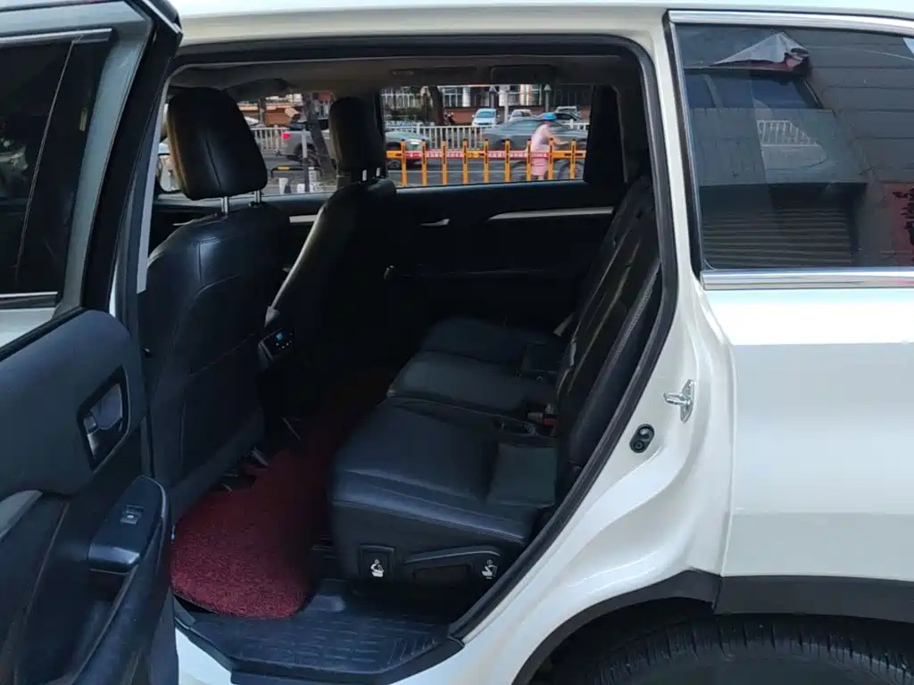 Toyota Highlander — миниатюра 17