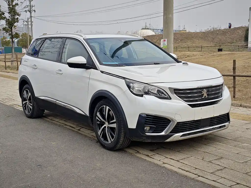 PEUGEOT 5008