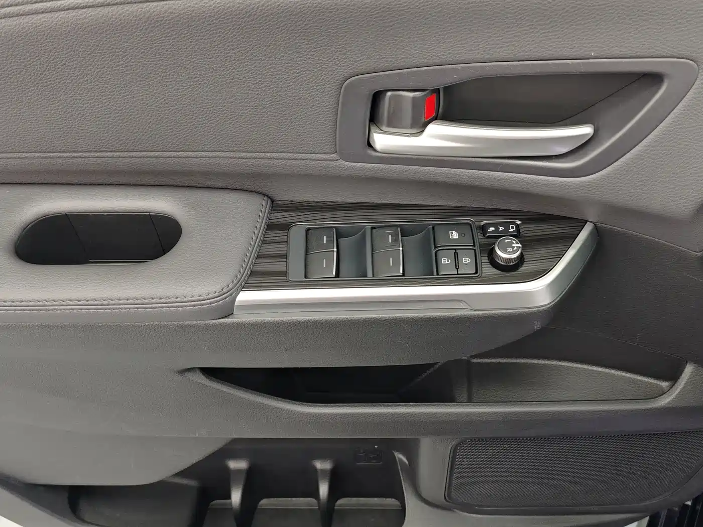 Toyota Sienna id 4617096 из Китая 7