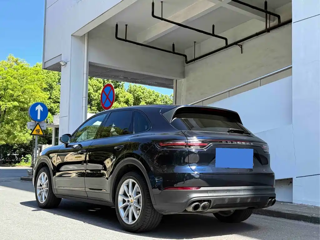 Porsche Cayenne — миниатюра 3