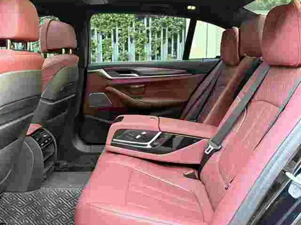 BMW 5 Series New Energy — миниатюра 8