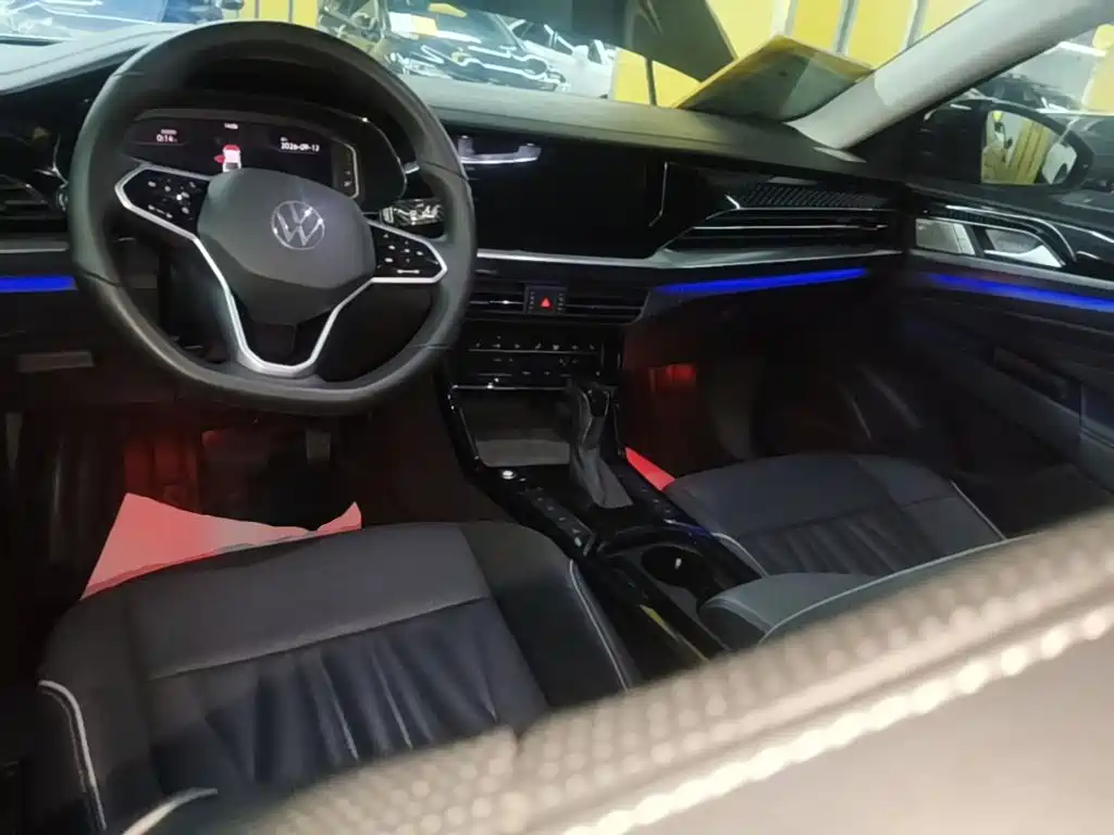 Volkswagen Passat PHEV — миниатюра 10