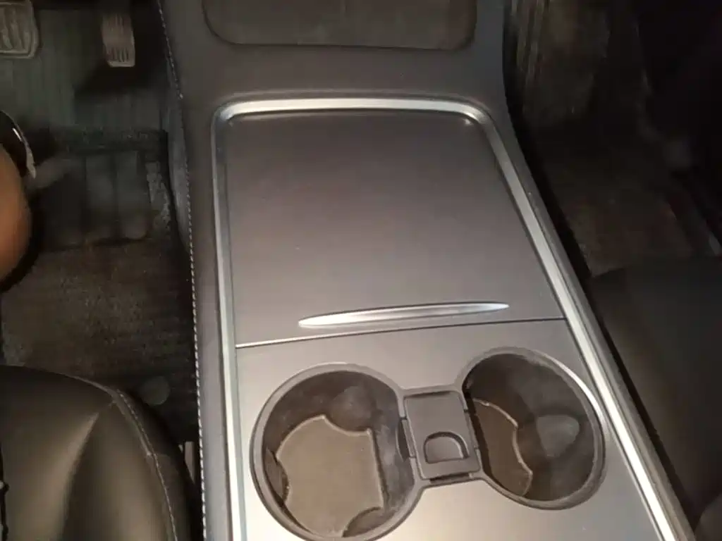 Tesla Model Y — миниатюра 14