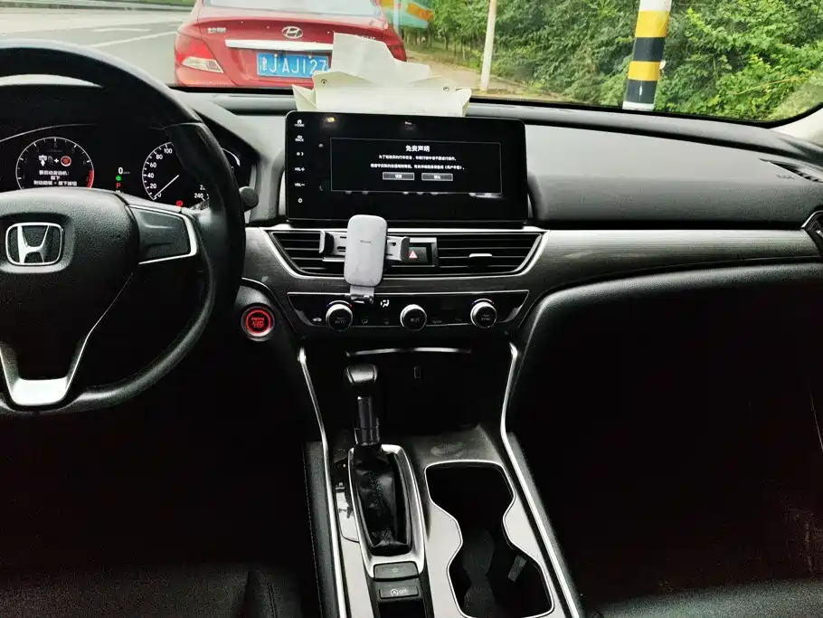 Honda Accord — миниатюра 13