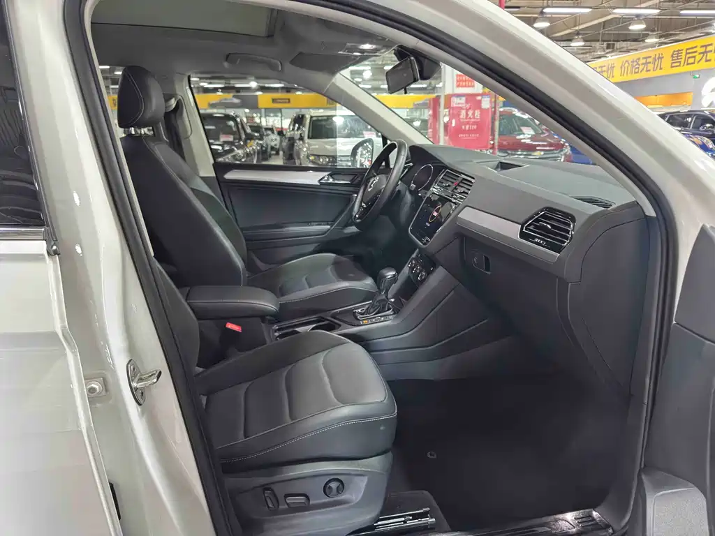 Volkswagen Tiguan L — миниатюра 9