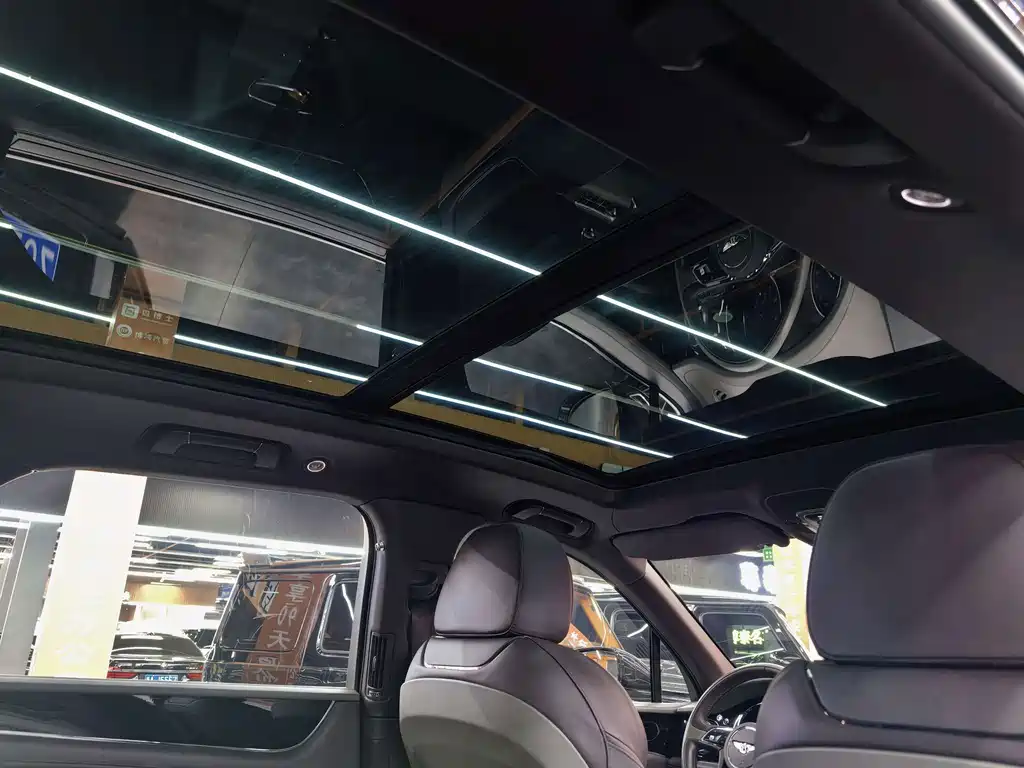 Bentley Bentayga — миниатюра 14