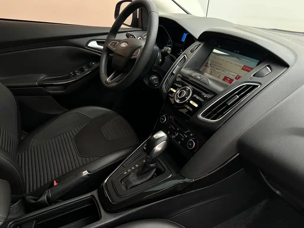 Ford Focus 2017 1.6L AT