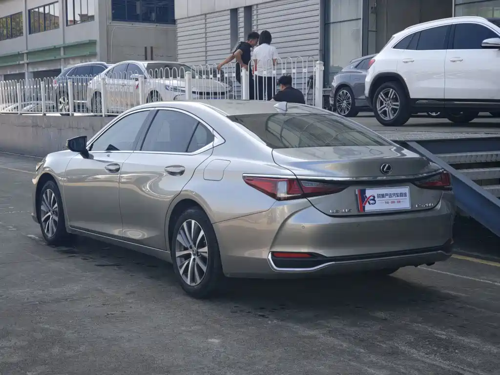 Lexus ES — миниатюра 4