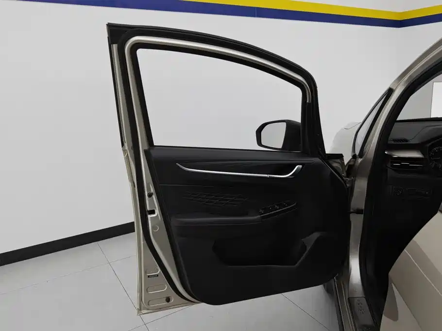 Geely Vision X3 — миниатюра 7